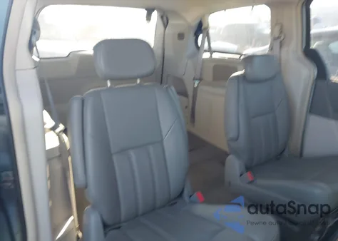 2008 Chrysler Town & Country Touring из США, поврежденный, VIN 2A8HR54P38R836196